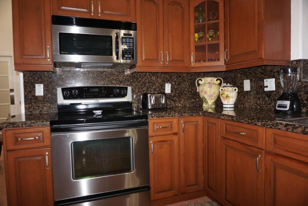 New Luxury Vacation Dream Rental- Sleeps 15! ميامي المظهر الخارجي الصورة