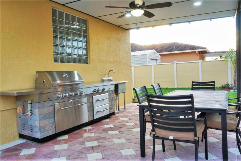 New Luxury Vacation Dream Rental- Sleeps 15! ميامي المظهر الخارجي الصورة