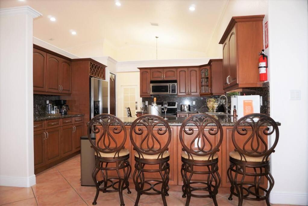 New Luxury Vacation Dream Rental- Sleeps 15! ميامي المظهر الخارجي الصورة